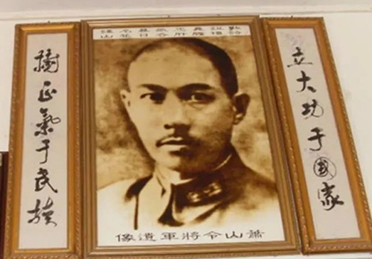 南京大屠杀日寇有多兽性？鬼子在地洞糟蹋妇女，竟让其小叔子照明 图4