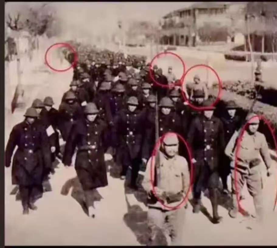 谣言：6个日本兵押送几千警察去刑场，无人反抗 图1