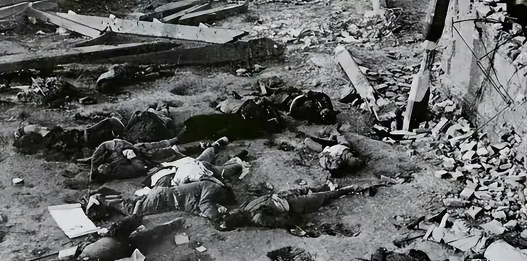 鱼雷营的大屠杀 图1