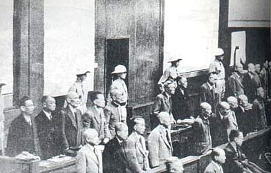 图文：在国际军事法庭受审的25名日军战犯