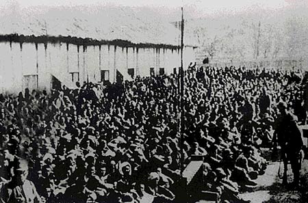 图文：日军将俘获的部分中国士兵集中屠杀